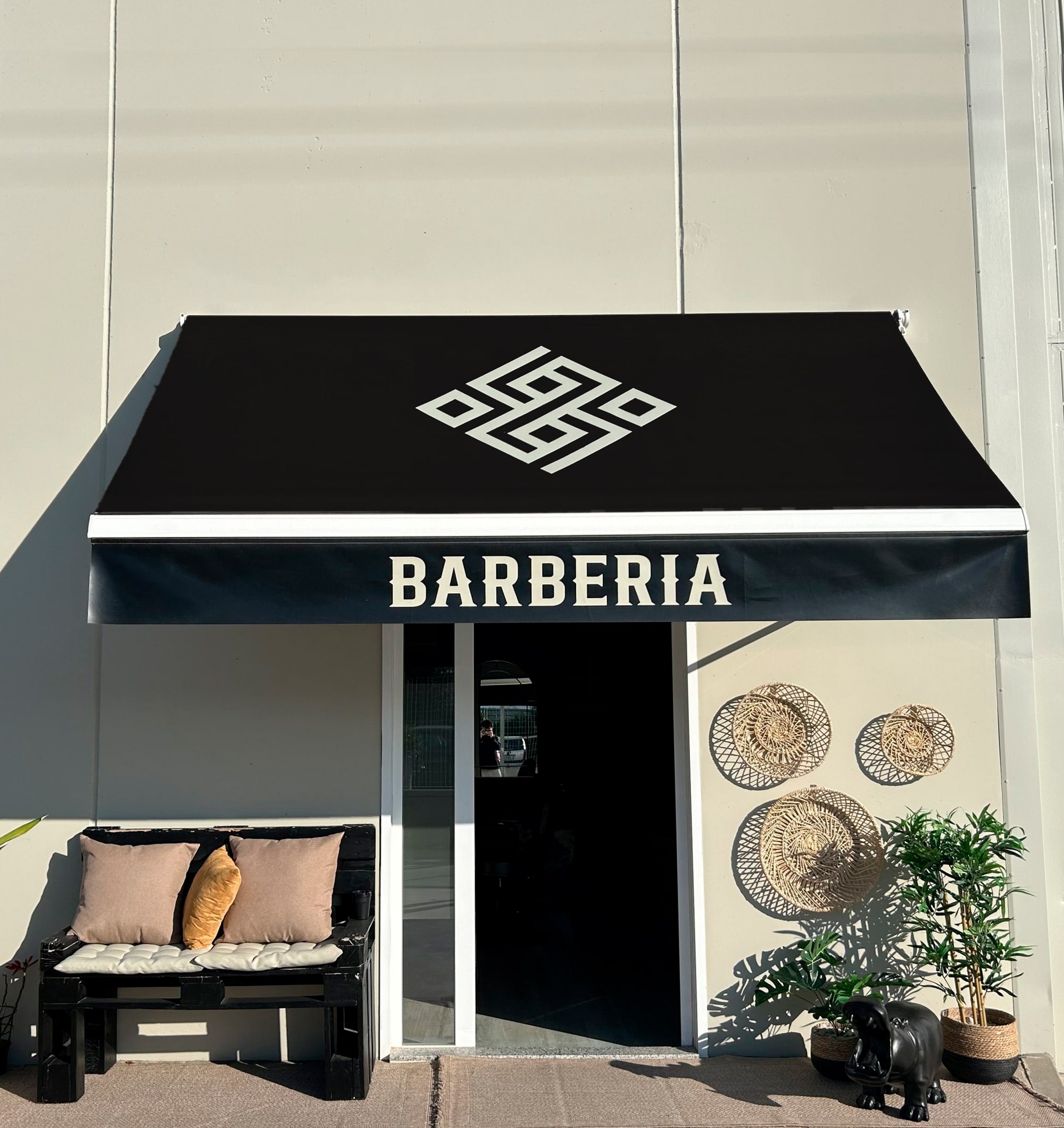 entrada exterior barbería el poligono